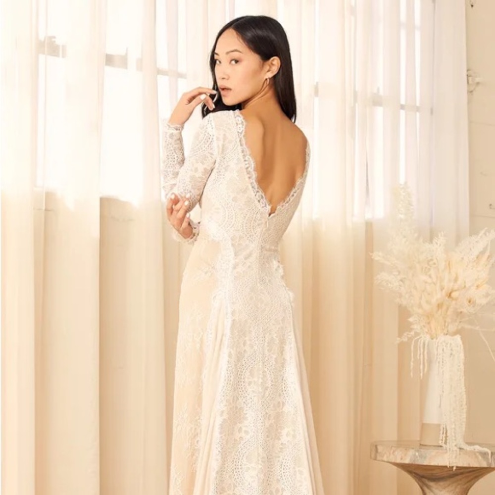 COPY - Lulu’s “Inca” Long sleeved lace wedding dress - Picture 3 of 6